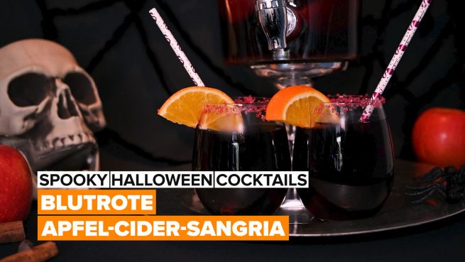 go to Halloween-Cocktails: Blutrote Apfel-Cider-Sangria